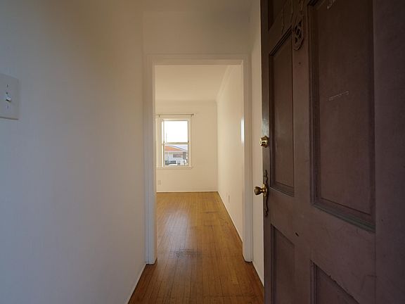 2nd image of 1146 1/2 S Doheny Dr