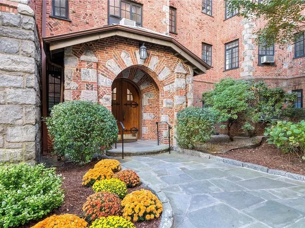 45 W Pondfield Road #LL4, Bronxville, NY 10708