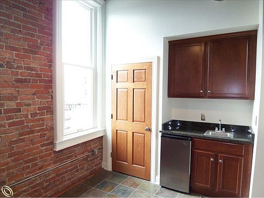 4th image of 102 W Grand River Ave