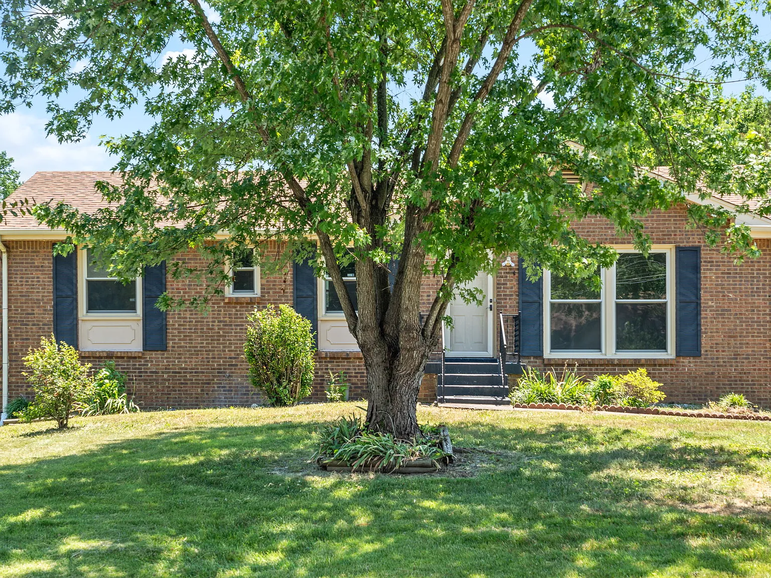 3 bed, 1.5 bath, 1846 sqft, $1,750 — Photo 2