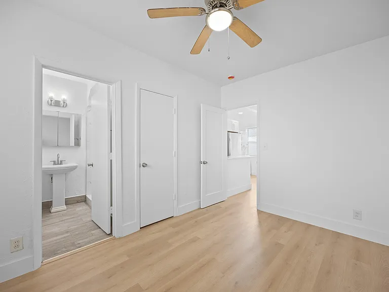 412 SE 16th St #3 — Photo 9