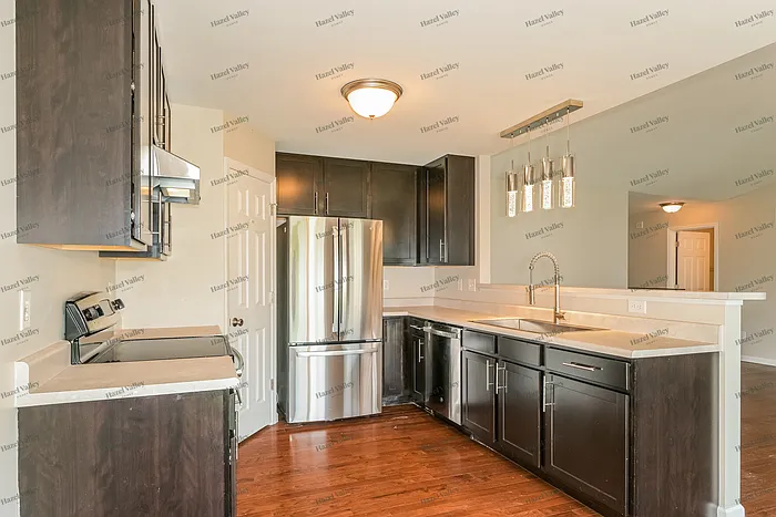319 Pecan Bluffs Dr — Photo 7