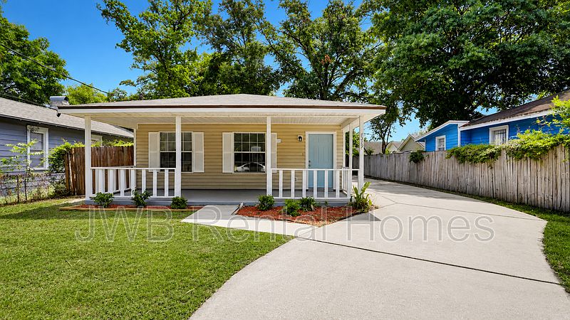 1st image of 1319 Woods St