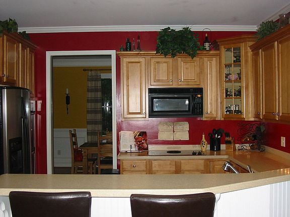 beautiful kitchen w/stainless double oven