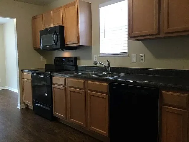 334 Aberdeen Cir — Photo 9