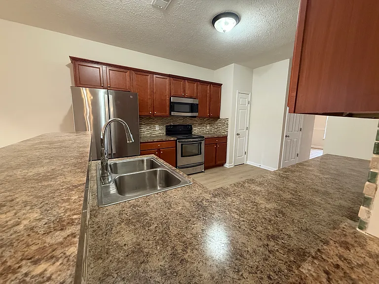 102 Privett Ct — Photo 7