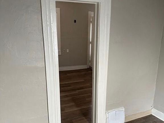3rd image of 2109 Halstead Ave APT 3