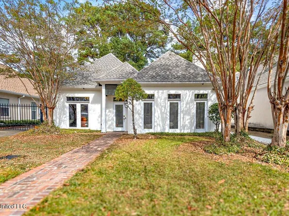 1060 Whitsett Walk, Jackson, MS 39206