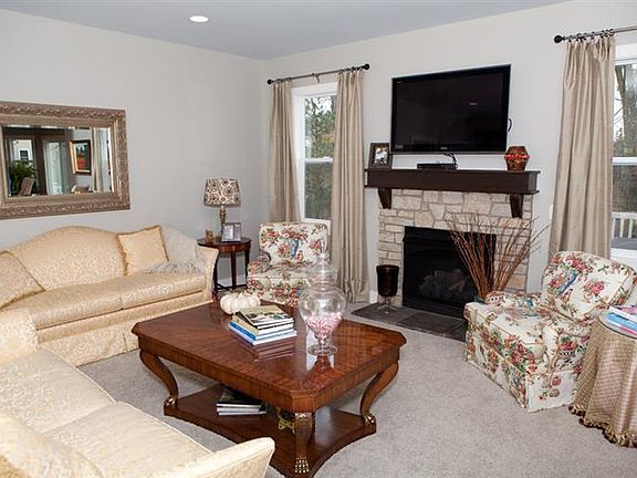 4th image of 1922 Stratford Ln