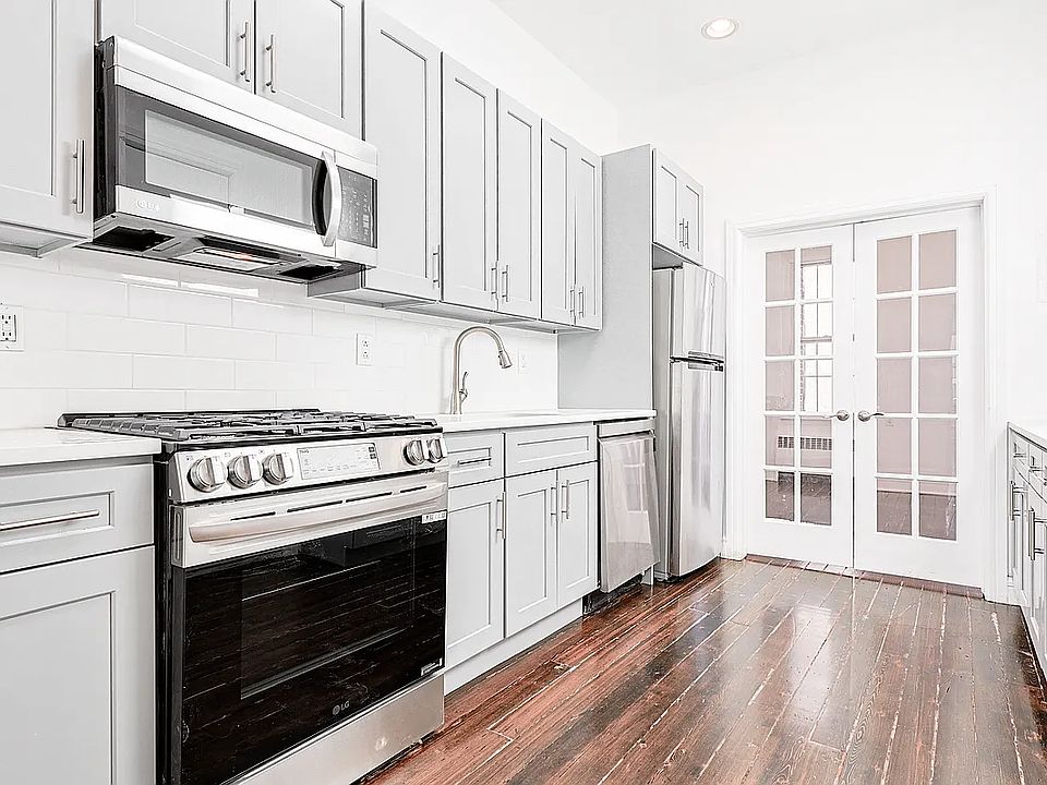 1st image of 361 Graham Ave APT 3L