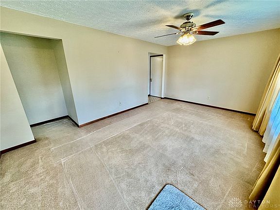 5th image of 1033 Redford Ct