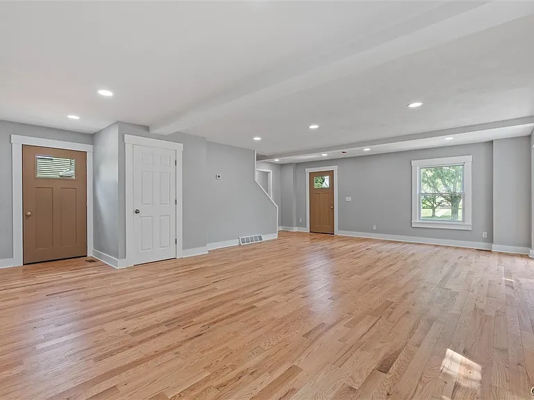 106 Wellington Rd — Photo 7