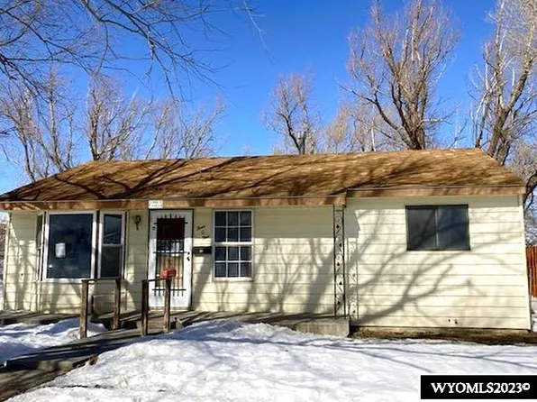 301 E Hugus Street, Rawlins, WY 82301