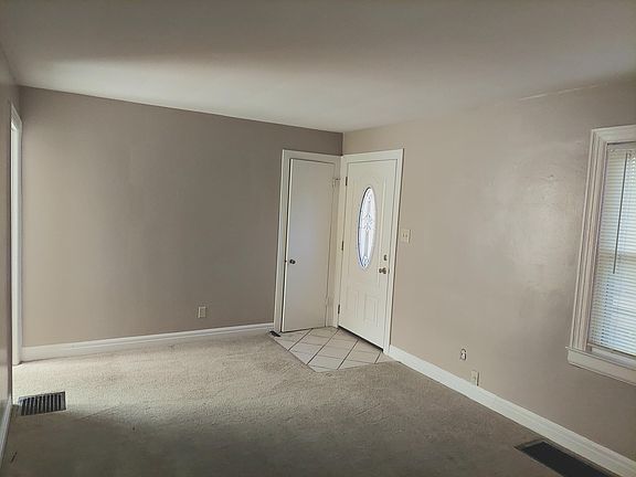 3rd image of 912 McClain Dr