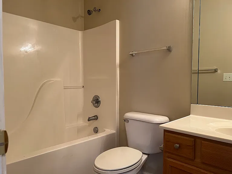 3885 Winthrop Dr — Photo 40