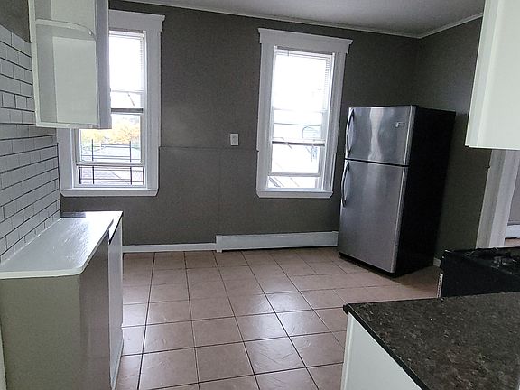 5th image of 109 Inslee Pl APT 1F