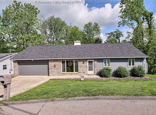 114 Honeysuckle Ln, Dunbar, WV 25064