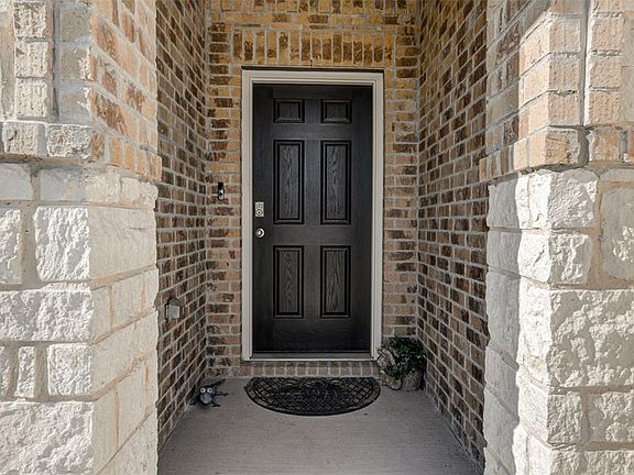3rd image of 1424 Trumpet Dr