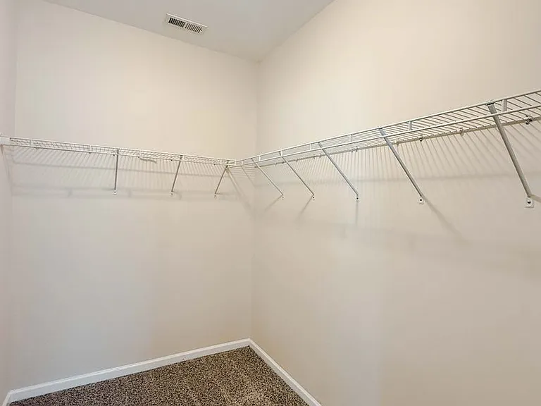 728 Roanoke Dr — Photo 14