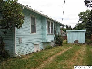 3rd image of 872 20th St NE