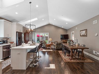 170 Pine Ln Wood Dale Il 60191 Mls 10963462 Zillow