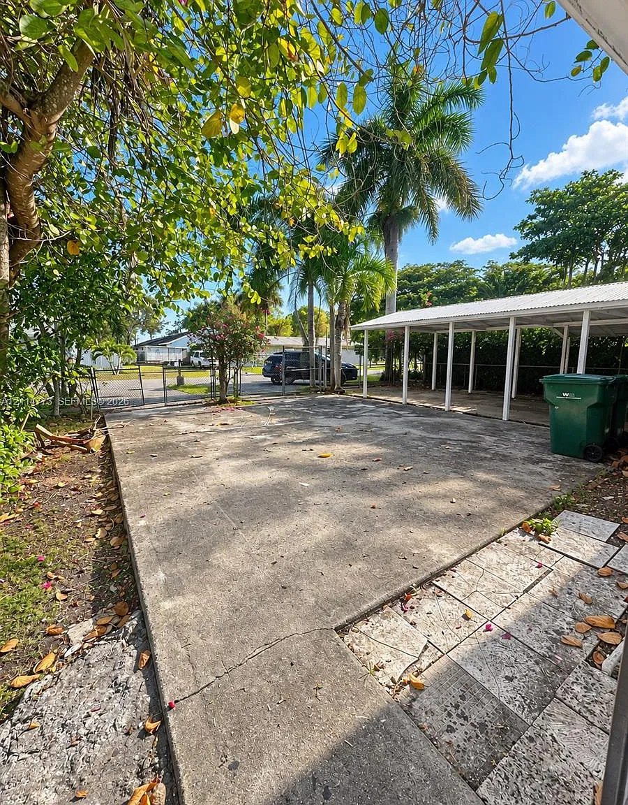 Palm Ave Heights — Photo 4