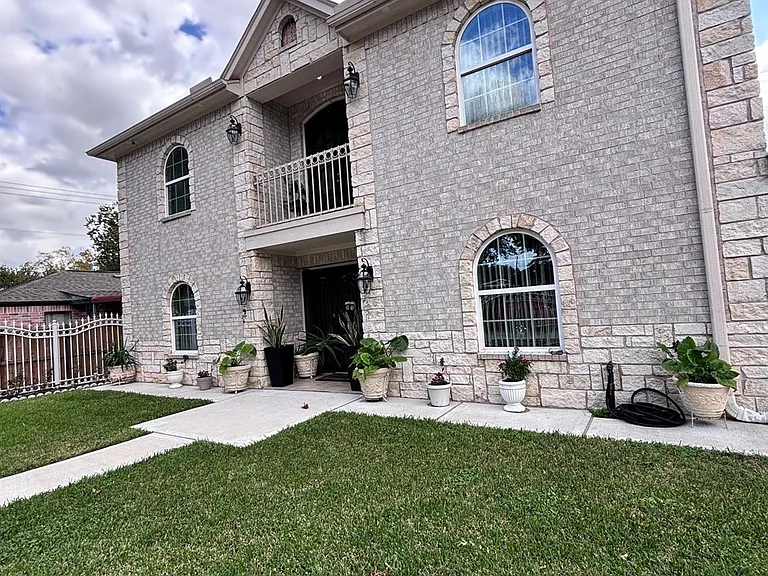 7618 Linden St — Photo 1