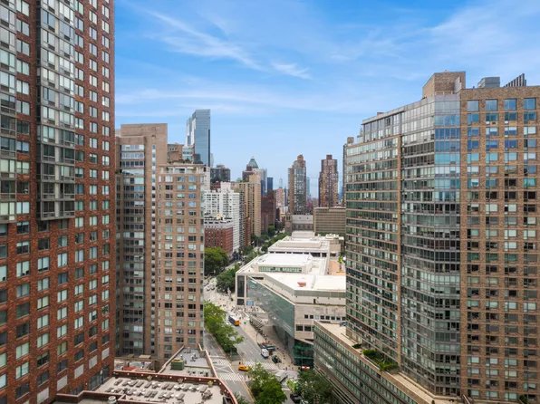 2000 Broadway image 12 of 20