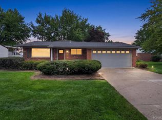 44546 Twyckingham Ln, Canton, MI 48187