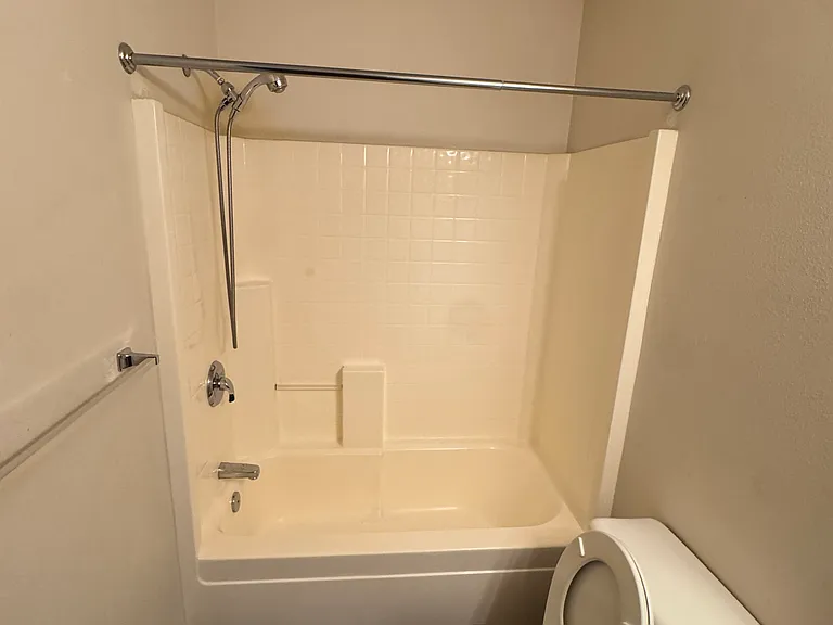 231 SE Elliott Ave #1 — Photo 8