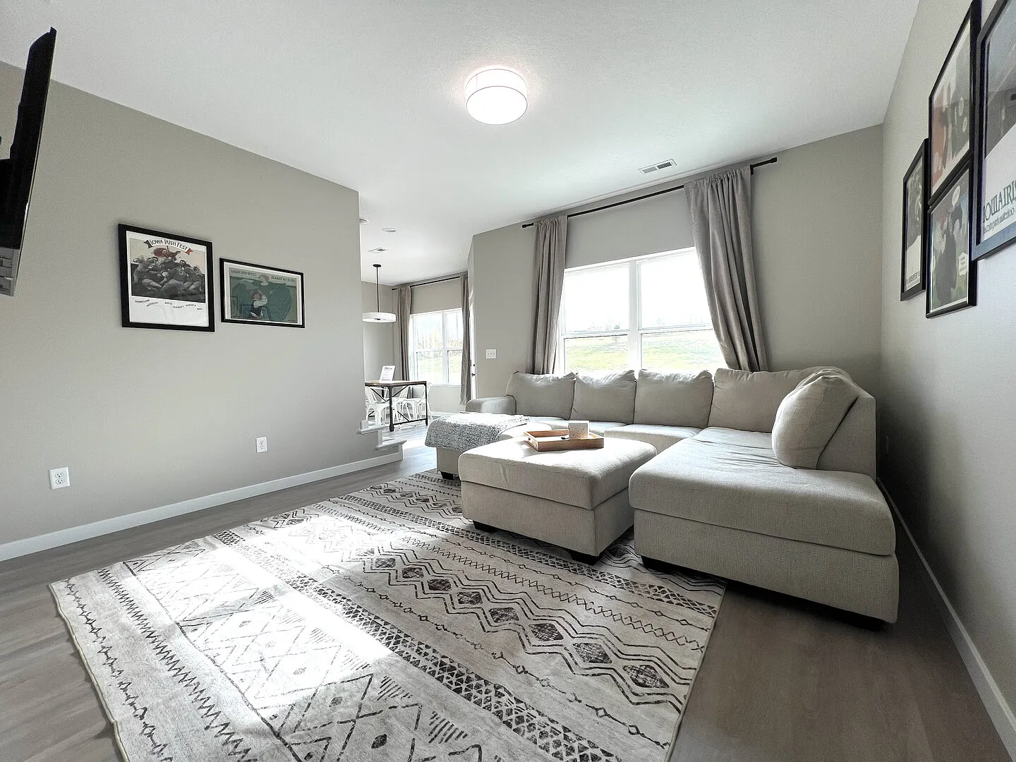 Comfort & Space: 3 King Beds, Large Rooms, Attached Garage! — Photo 4