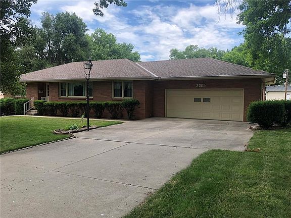 2nd image of 3205 Rush Ave