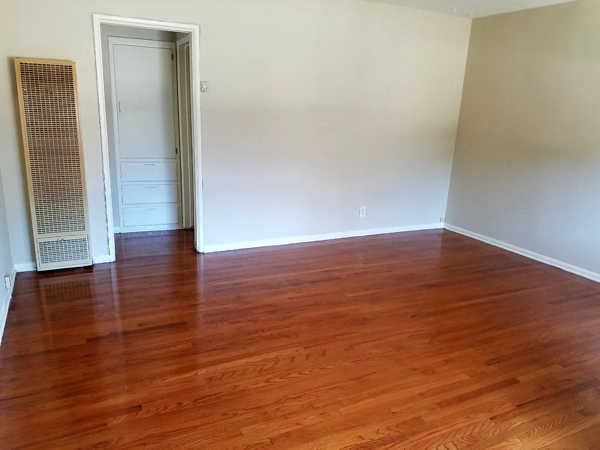 Building Photo - 3351 Caroline Ave #2