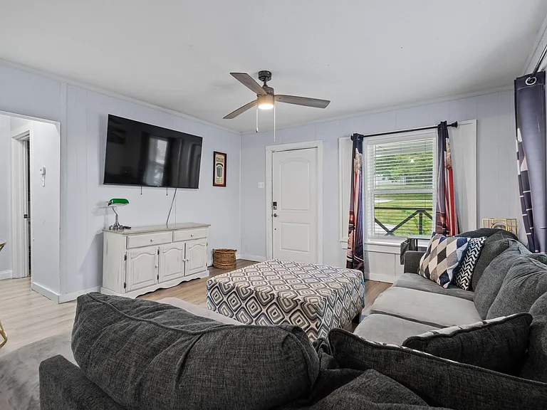 724 E Woodard St — Photo 28