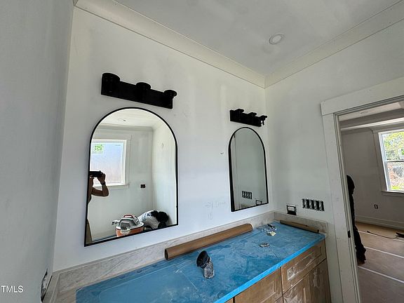 4th image of 808 Brighton Dr