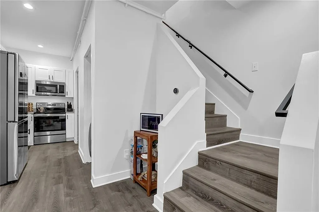 1 bed, 1.0 bath, 676 sqft, $2,900 — Photo 3