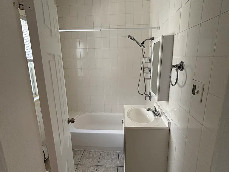 1634 Westminster St #8 — Photo 12