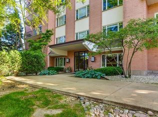 209 Rivershire Ln APT 501, Lincolnshire, IL 60069