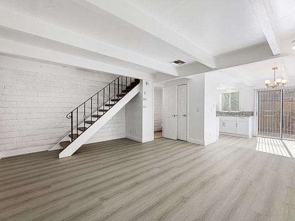 5th image of 864 Rutledge Dr