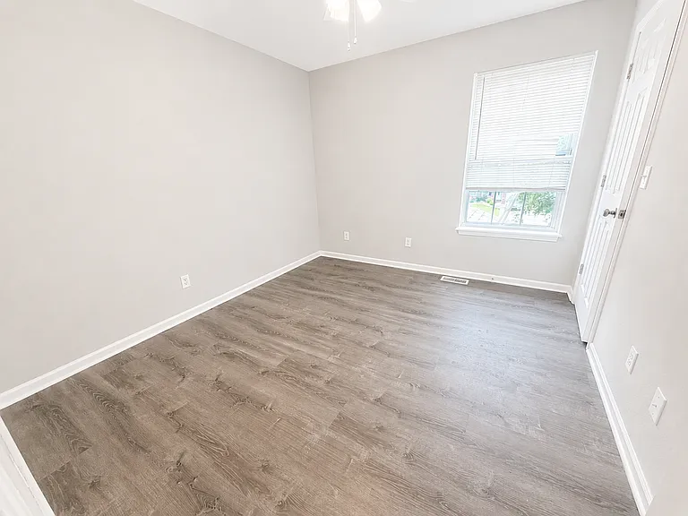 1318 Valley Creek Ln — Photo 13