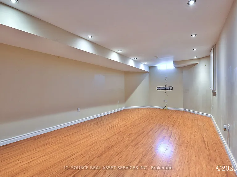 2 Waterton Cres — Photo 23