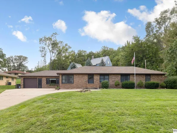 2423 Fontanelle Blvd, Blair, NE 68008