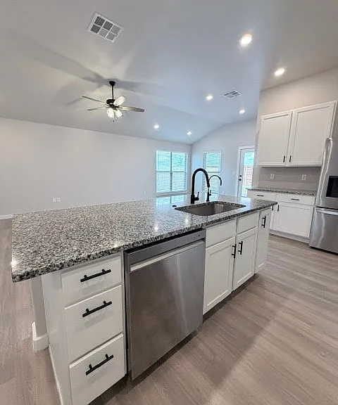 2812 Hidalgo Ave — Photo 4