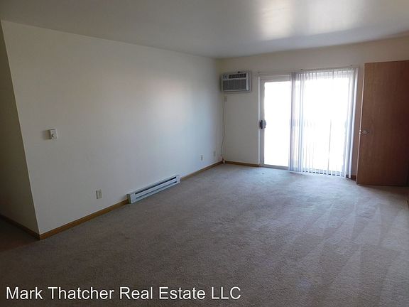 3rd image of 211 Roosevelt Dr APT 8