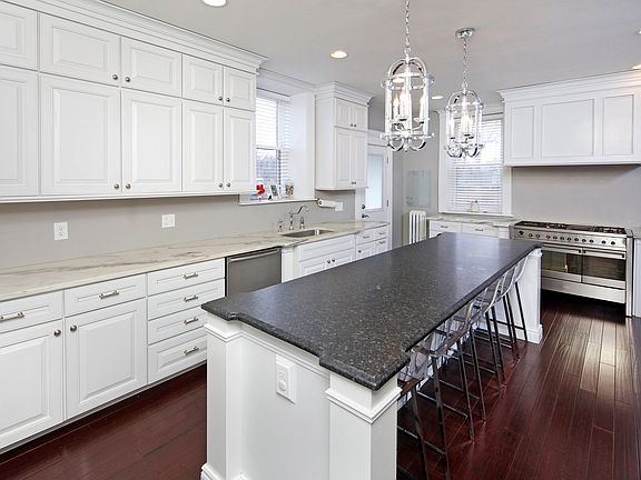 4th image of 5245 Washington Pl