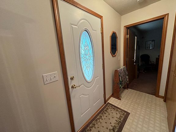3rd image of 134 Meadow Ln