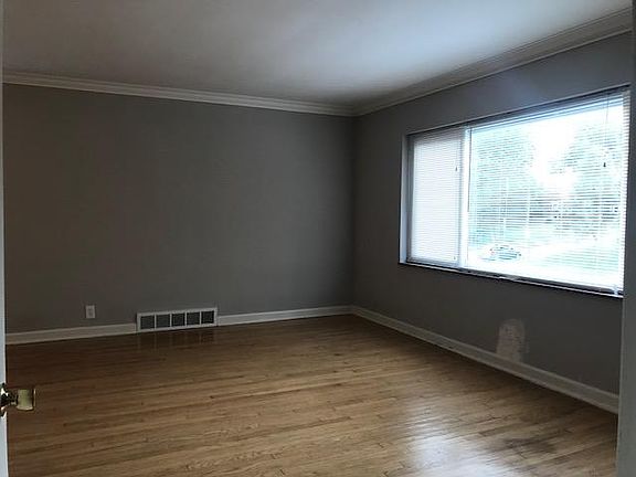 5th image of 1262 Moorlands Dr