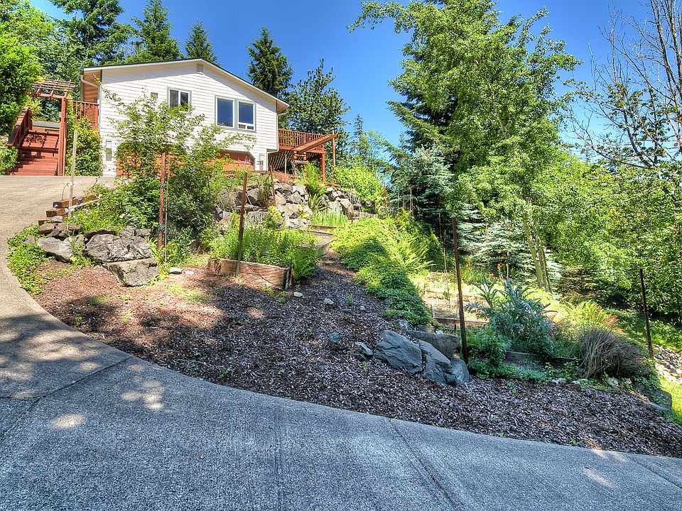 1st image of 211 Conant Dr N