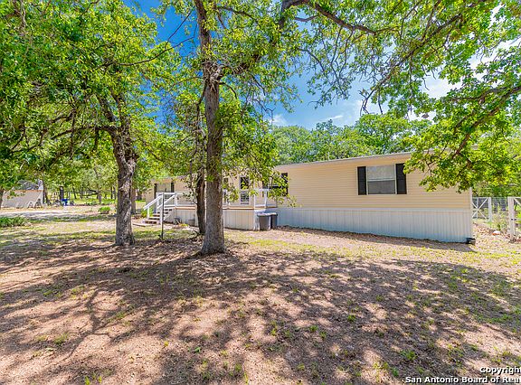 4th image of 669 Live Oak Dr