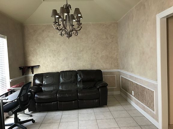 4th image of 305 Burtonwood Cir